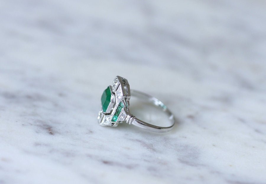 Art Deco emerald ring 1.30 ct and diamonds on white gold - Penelope Gallery