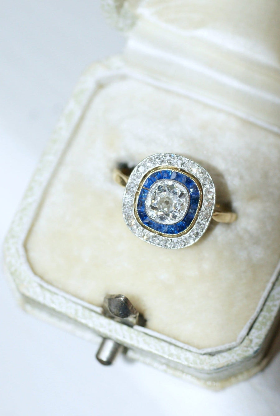 Art Deco halo ring with diamonds and calibrated sapphires - Galerie Pénélope