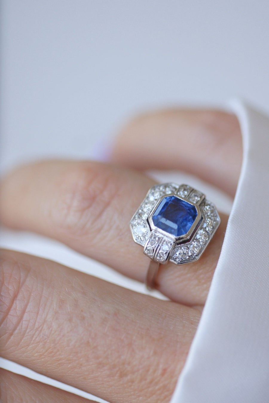 Art Deco Ceylon sapphire ring with diamond setting - Penelope Gallery