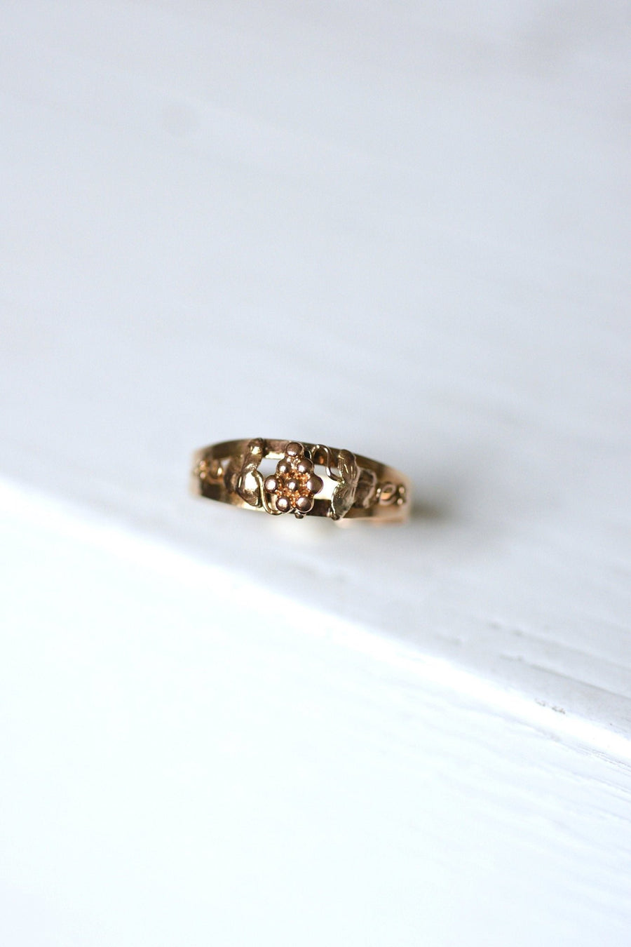 Antique 18Kt rose gold and grapevine pendant wedding band ring - Galerie Pénélope