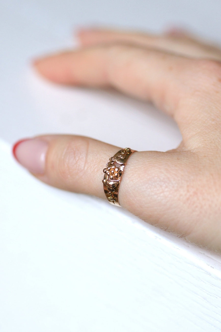 Antique 18Kt rose gold and grapevine pendant wedding band ring - Galerie Pénélope