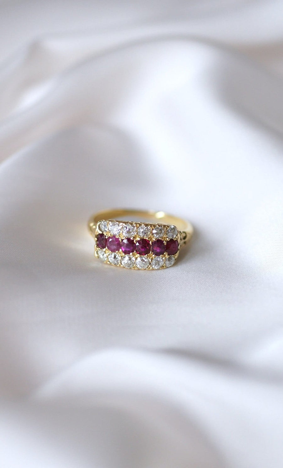 Antique ruby and diamond band ring - Galerie Pénélope