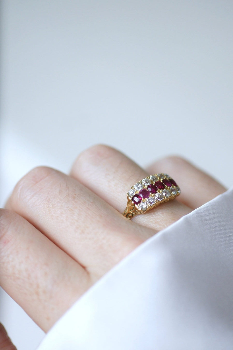 Antique ruby and diamond band ring - Galerie Pénélope