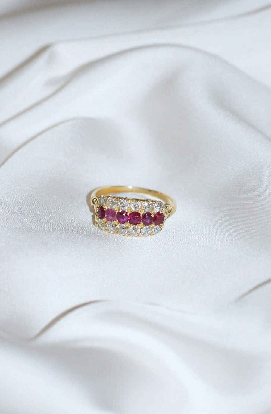Antique ruby and diamond band ring - Galerie Pénélope