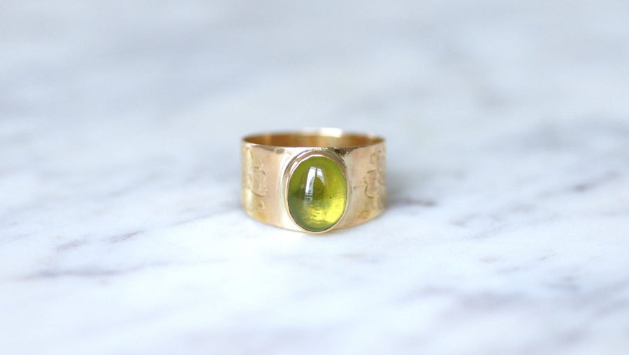 Rose gold band ring with peridot cabochon - Galerie Pénélope