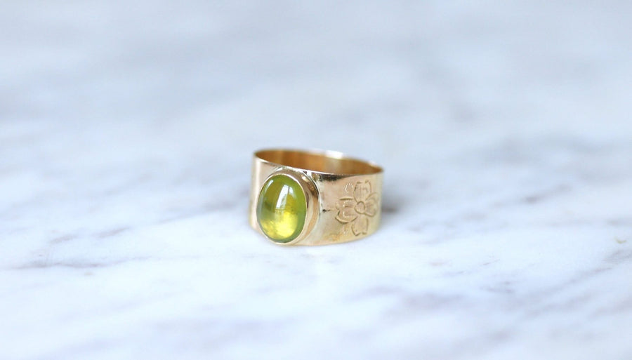 Rose gold band ring with peridot cabochon - Galerie Pénélope