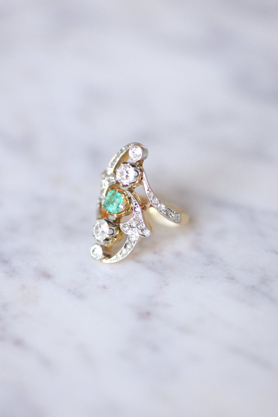 Belle Epoque Marquise Emerald ring with diamonds - Galerie Pénélope