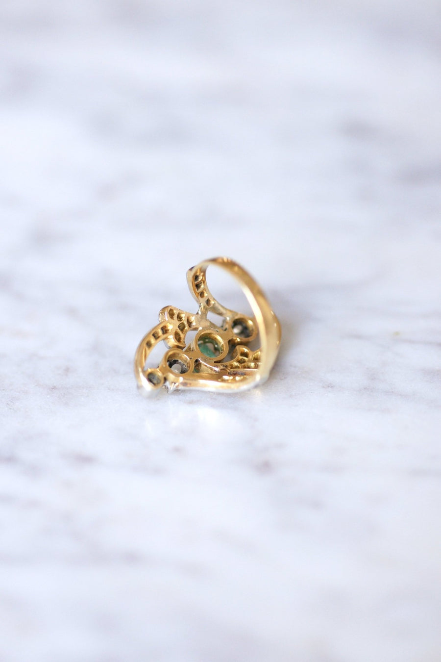 Belle Epoque Marquise Emerald ring with diamonds - Galerie Pénélope