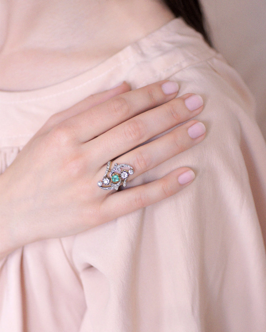 Belle Epoque Marquise Emerald ring with diamonds - Galerie Pénélope