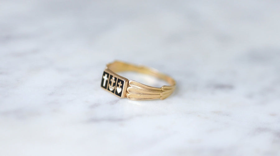 Regional gold and enamel Capelet ring - Galerie Pénélope
