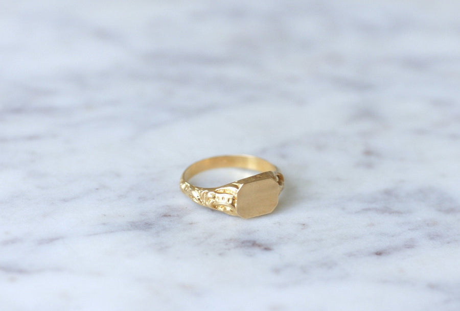 Antique yellow gold signet ring - Penelope Gallery