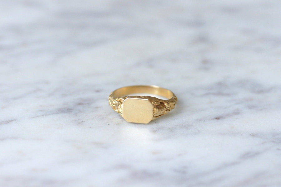 Antique yellow gold signet ring - Penelope Gallery