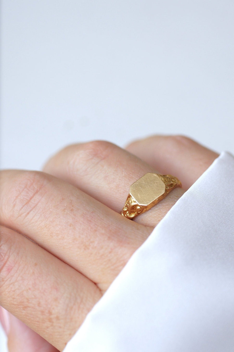 Antique yellow gold signet ring - Penelope Gallery
