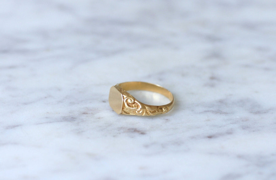 Antique yellow gold signet ring - Penelope Gallery