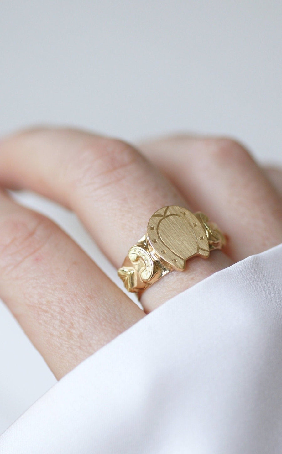 Antique gold horseshoe ring - Penelope Gallery