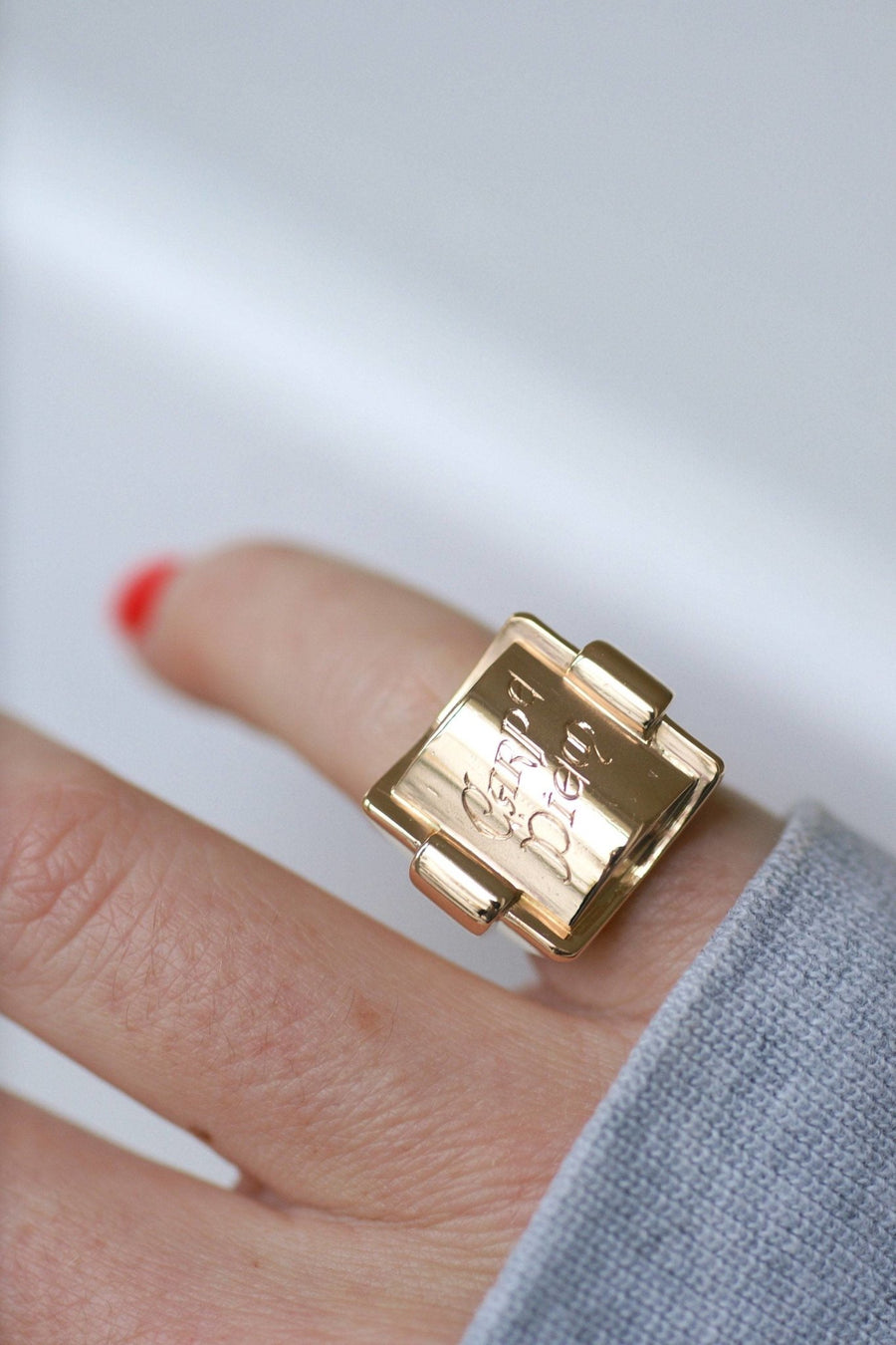 Carpe Diem Tank ring in pink gold - Penelope Gallery