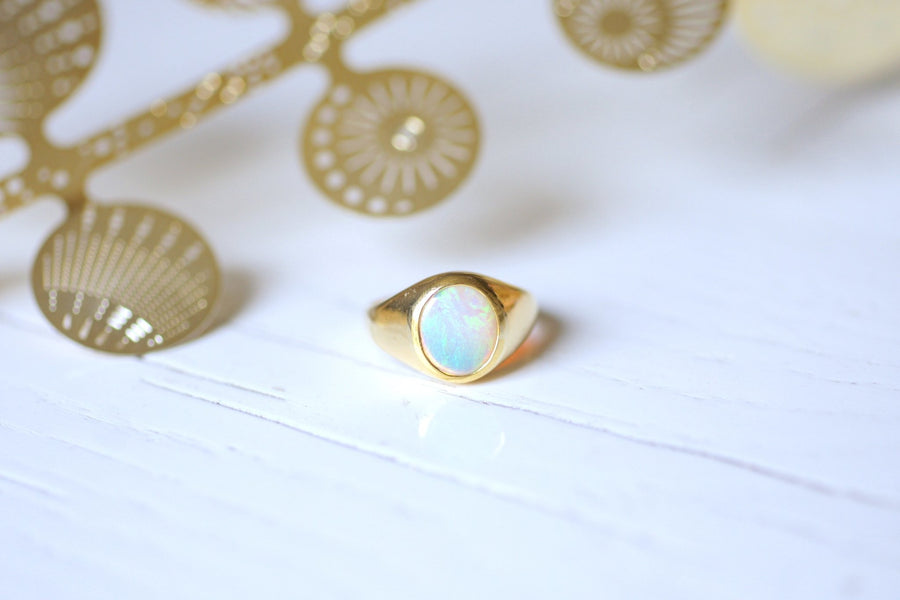 Yellow gold ring with opal cabochon - Galerie Pénélope