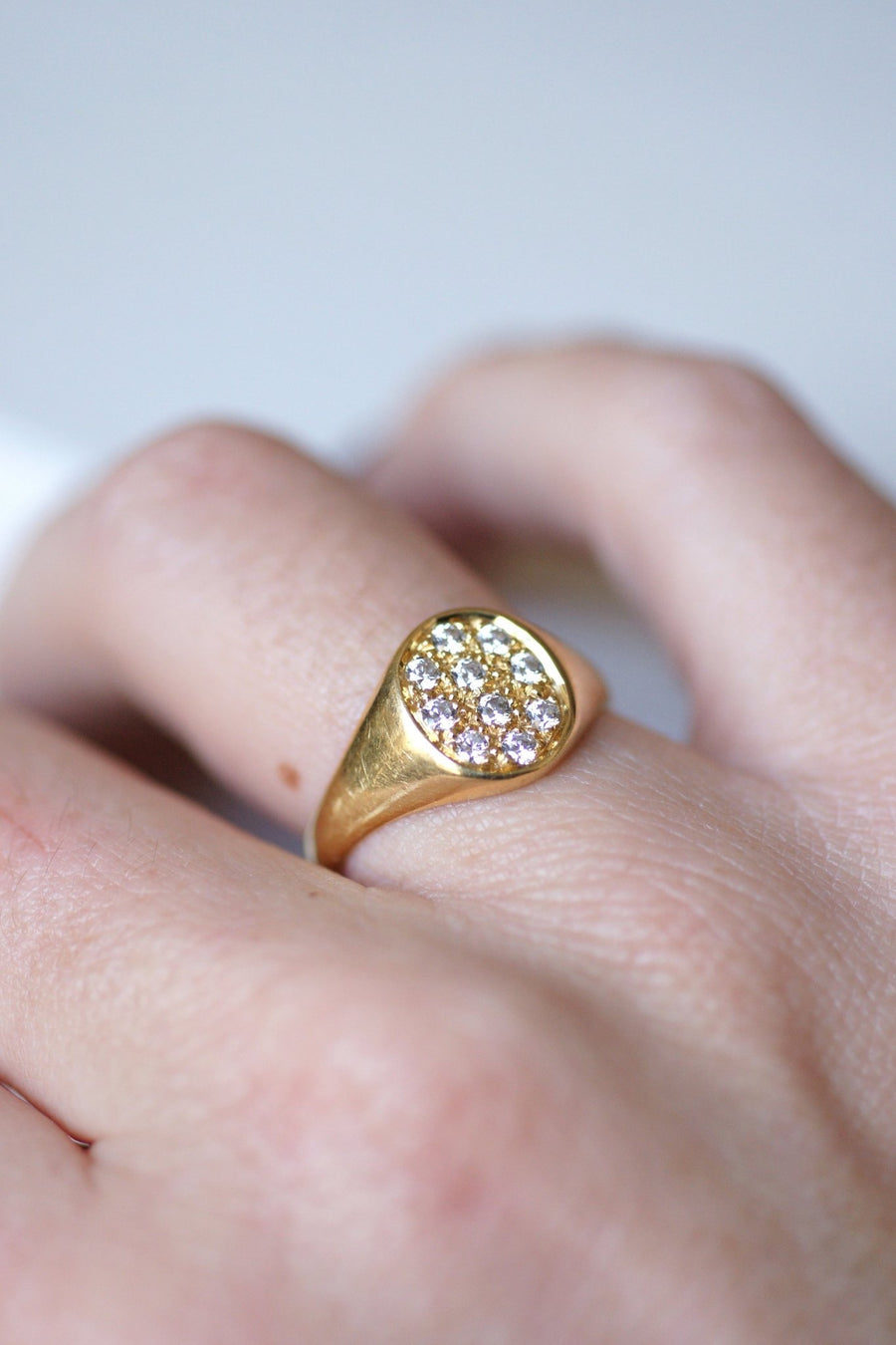 Yellow gold and diamonds signet ring - Galerie Pénélope