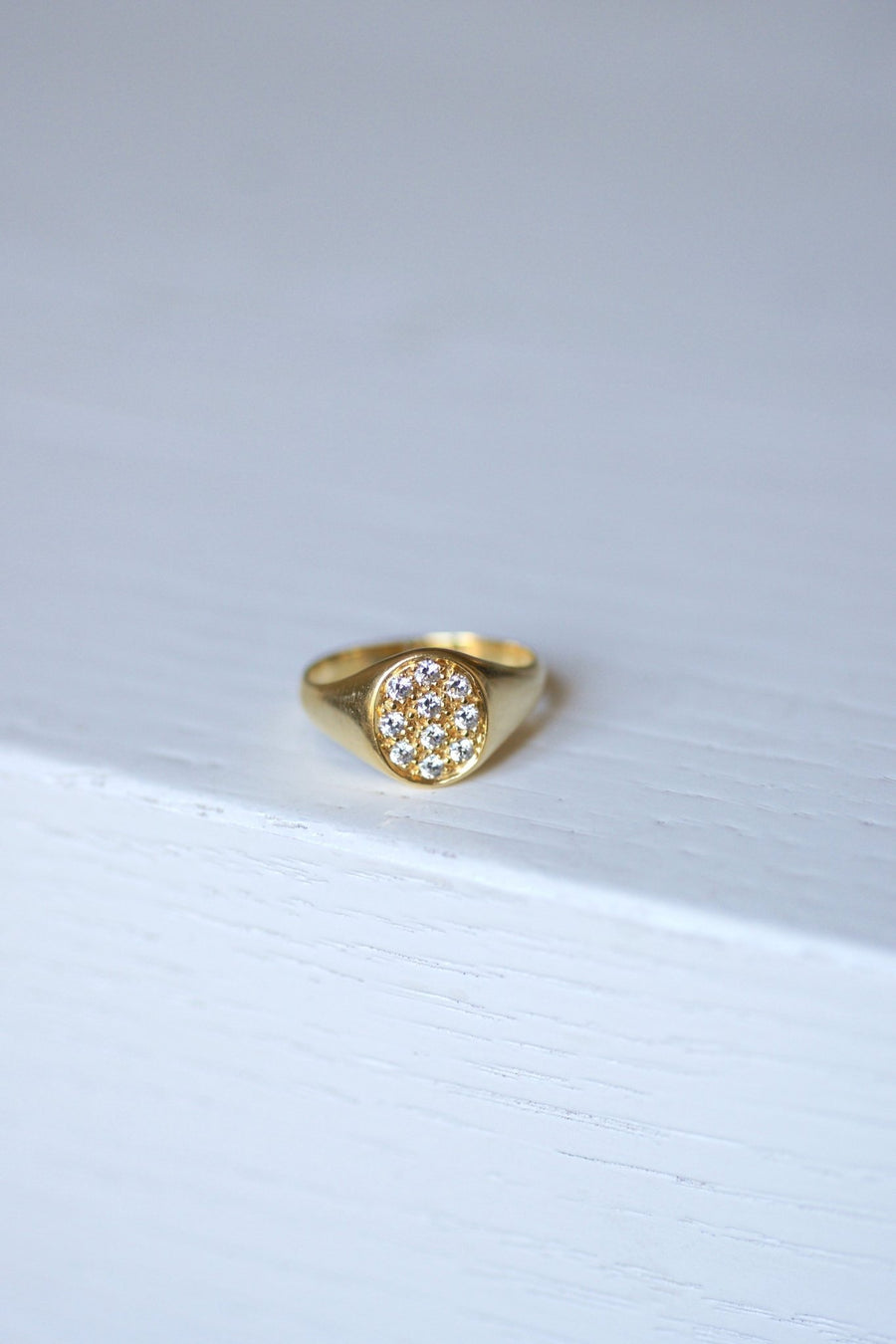 Yellow gold and diamonds signet ring - Galerie Pénélope
