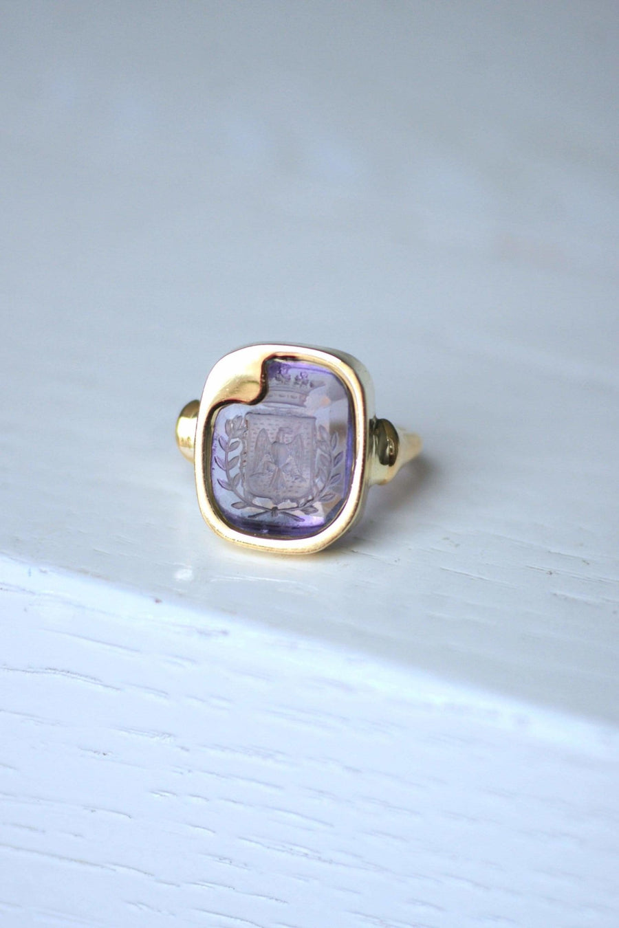 Ring with heraldic intaglio, engraved amethyst - Penelope Gallery