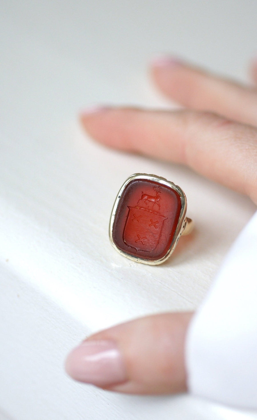 Sardony signet ring with heraldic intaglio - Galerie Pénélope
