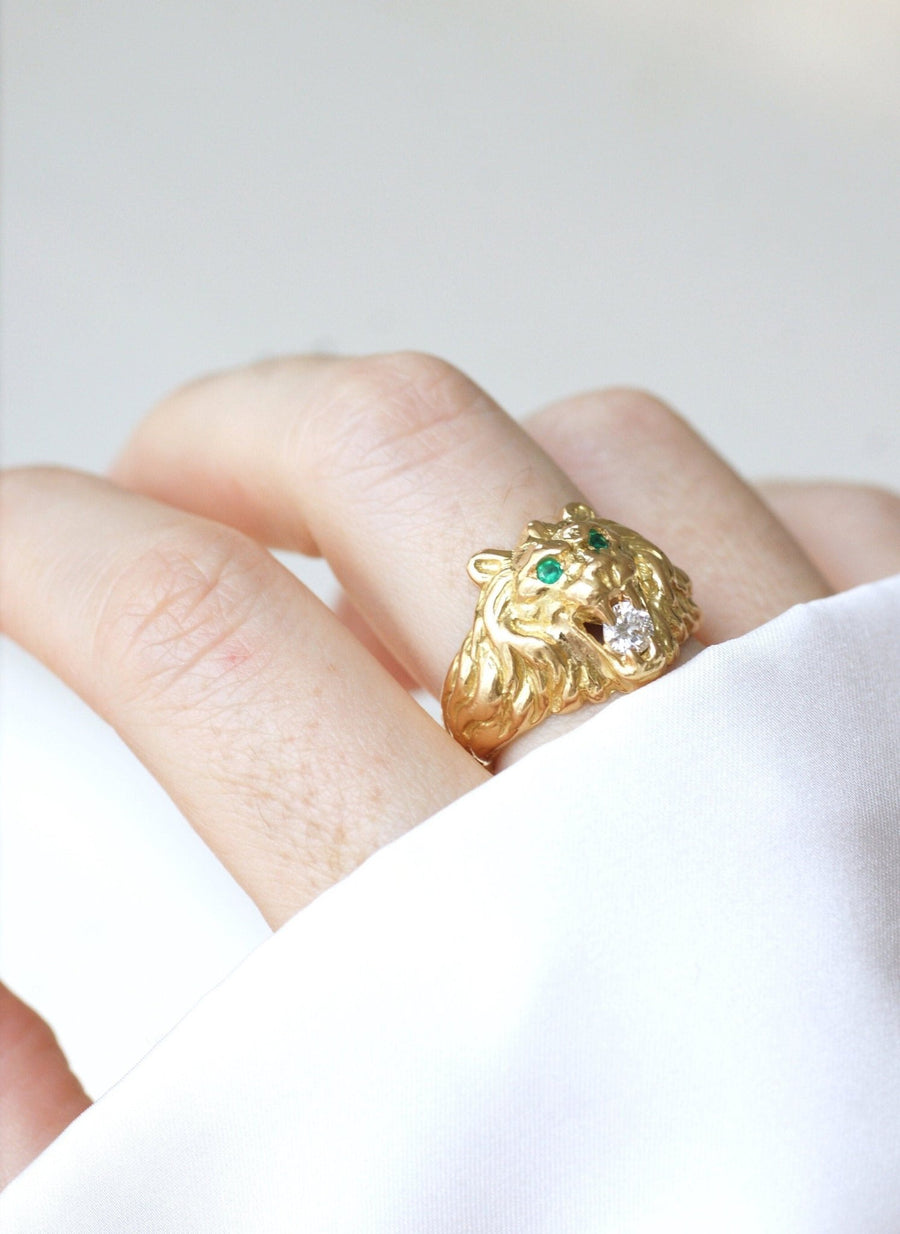 Yellow gold and diamond signet ring - Galerie Pénélope