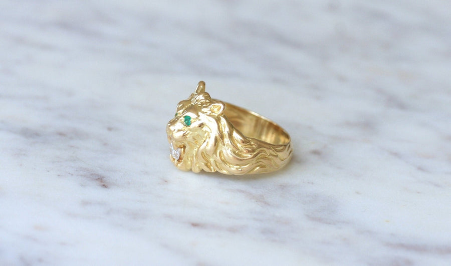 Yellow gold and diamond signet ring - Galerie Pénélope