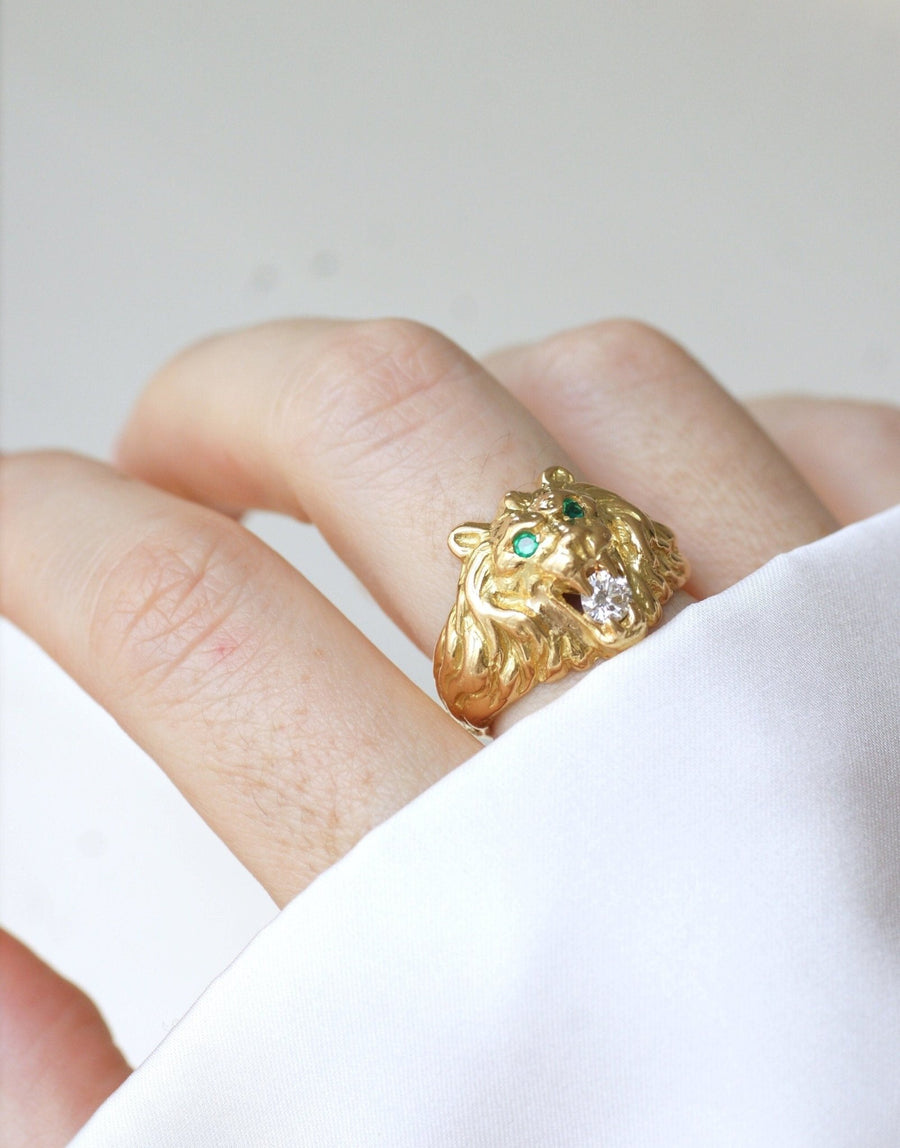 Yellow gold and diamond signet ring - Galerie Pénélope