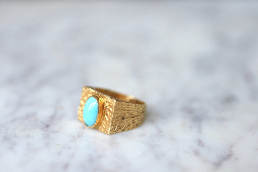 Hammered gold and turquoise signet ring - Penelope Gallery