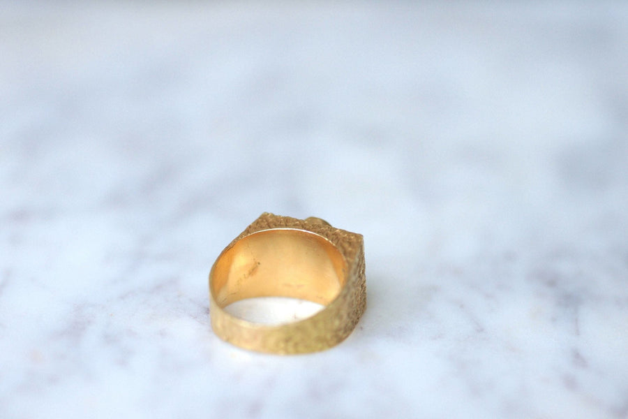 Hammered gold and turquoise signet ring - Penelope Gallery