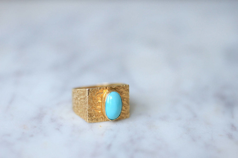 Hammered gold and turquoise signet ring - Penelope Gallery
