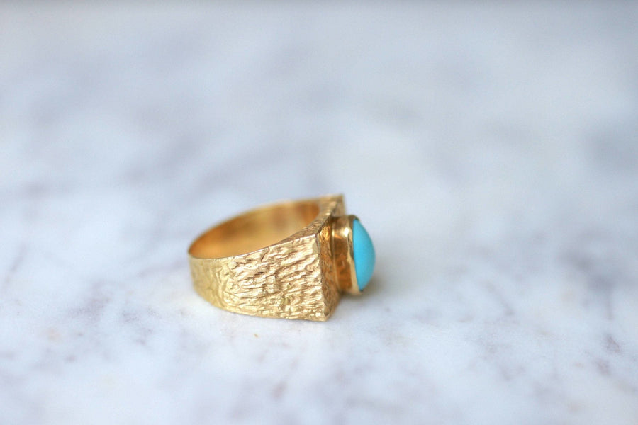 Hammered gold and turquoise signet ring - Penelope Gallery