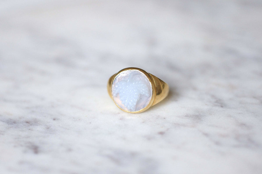 Antique style gold and chalcedony grape cameo ring - Galerie Pénélope