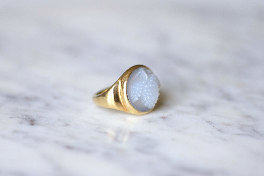 Antique style gold and chalcedony grape cameo ring - Galerie Pénélope