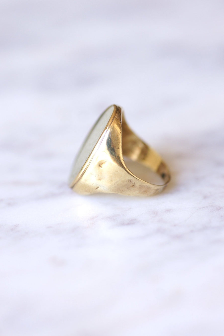 Antique gold and chalcedony talisman ring engraved with an oriental intaglio - Galerie Pénélope