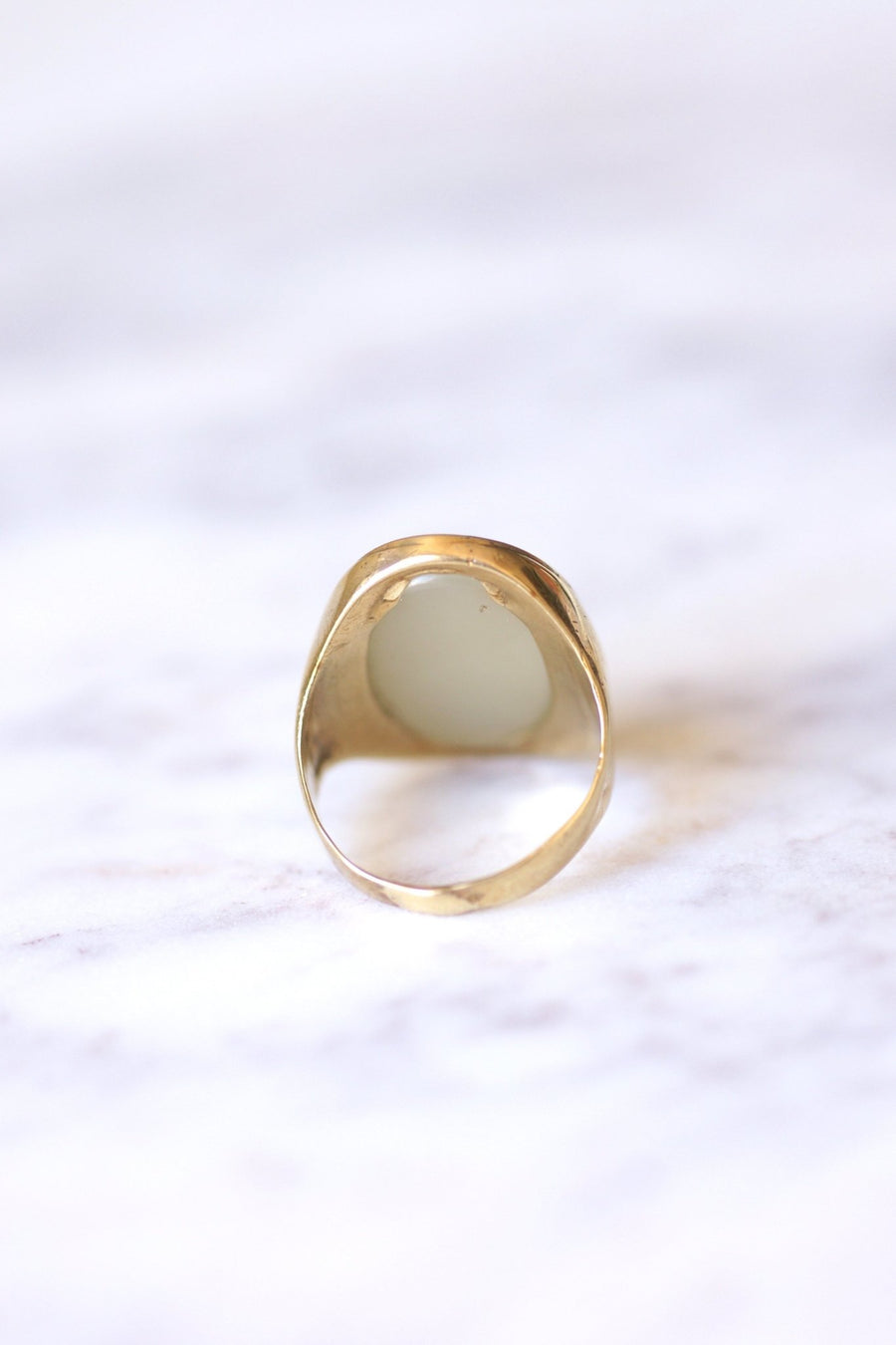 Antique gold and chalcedony talisman ring engraved with an oriental intaglio - Galerie Pénélope