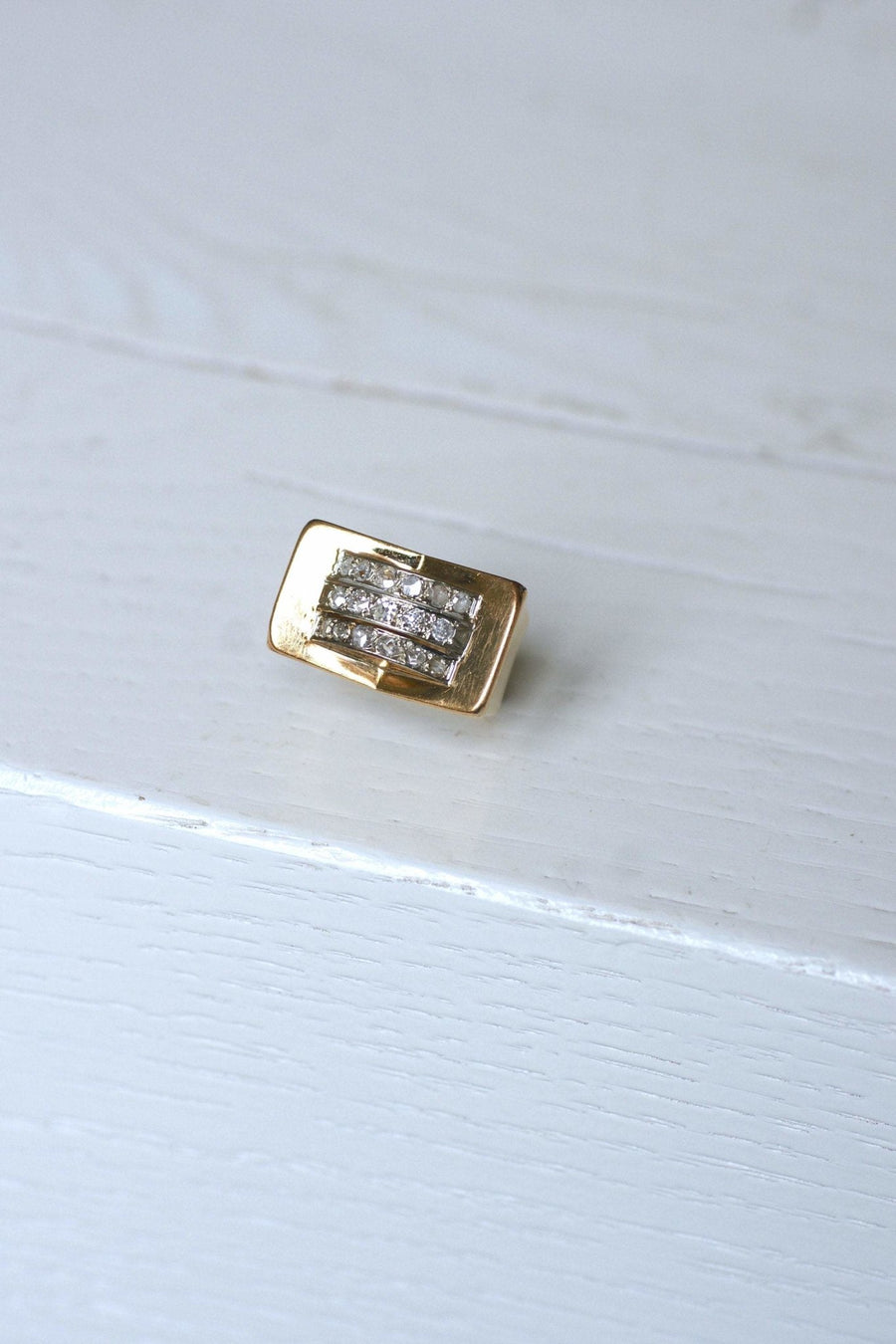 Gold and diamond signet ring - Penelope Gallery