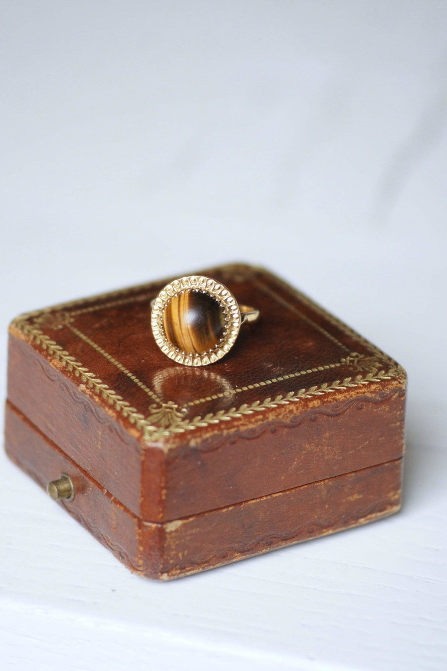 Vintage yellow gold and tiger eye quartz cocktail ring - Penelope Gallery