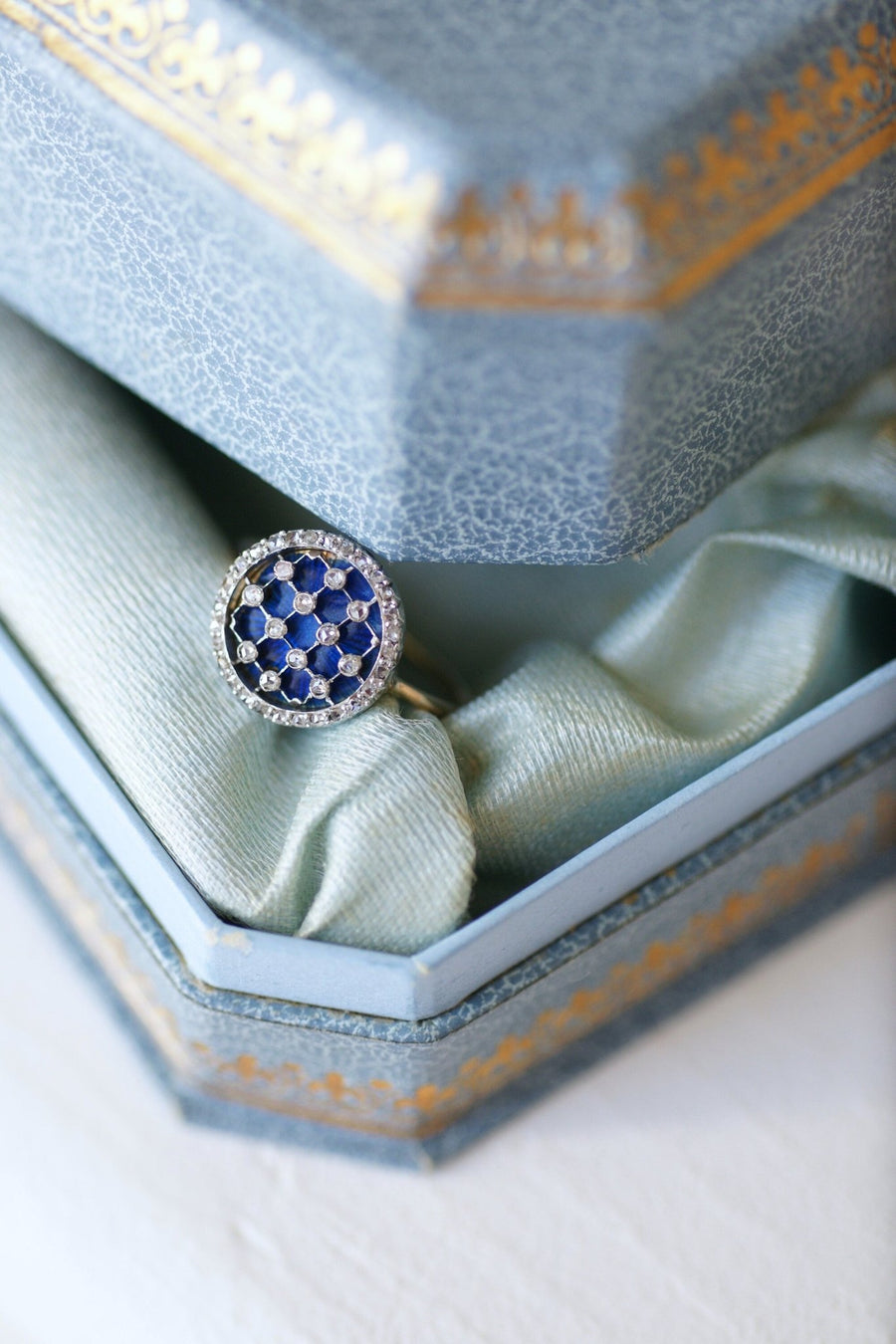 Checkerboard ring, enamel and diamonds on gold and platinum - Penelope Gallery
