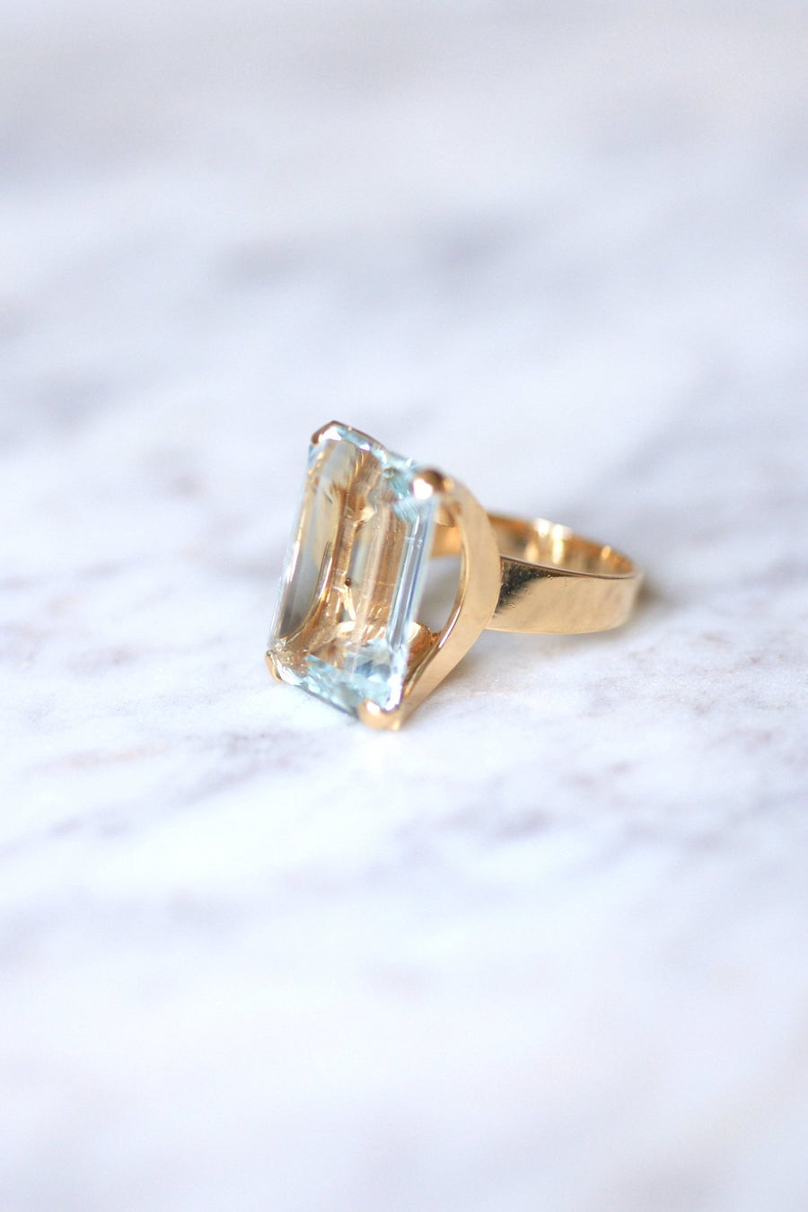Vintage Aquamarine Cocktail Ring 15 Cts on pink gold - Galerie Pénélope