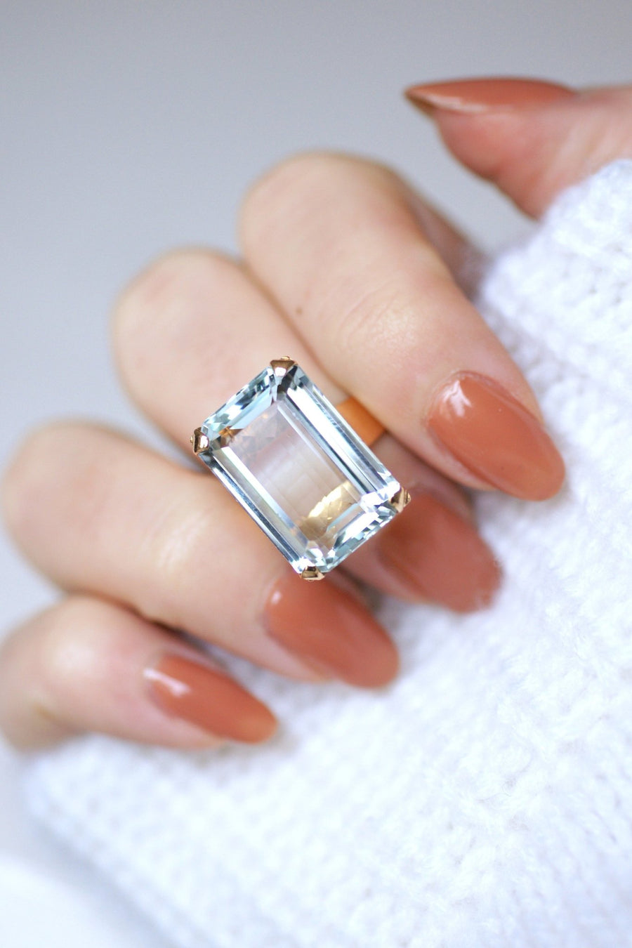 Vintage Aquamarine Cocktail Ring 15 Cts on pink gold - Galerie Pénélope