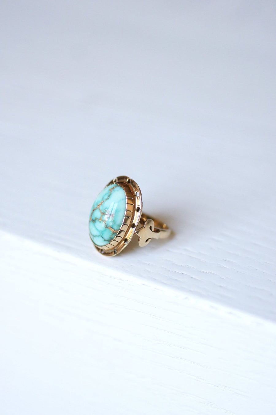 Vintage cocktail ring in 14Kt rose gold and turquoise cabochon - Galerie Pénélope