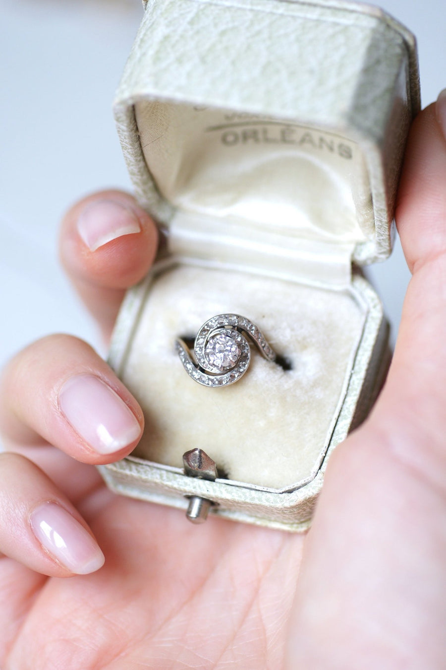 Antique Tourbillon engagement ring, gold and diamonds - Galerie Pénélope