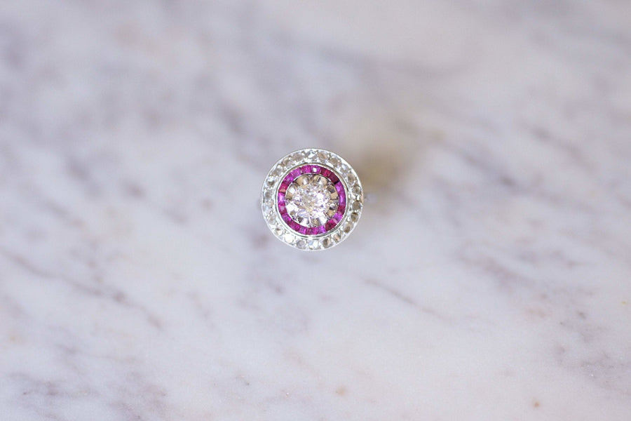 Art Deco engagement ring in platinum and white gold, diamond surrounded by ruby - Galerie Pénélope