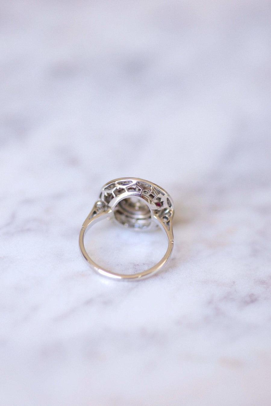 Art Deco engagement ring in platinum and white gold, diamond surrounded by ruby - Galerie Pénélope