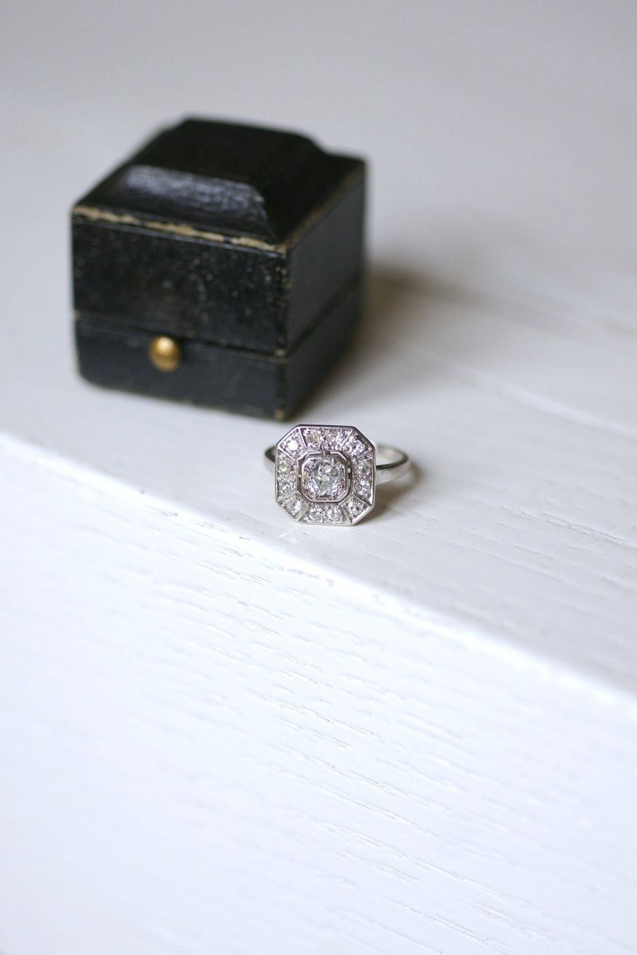 Art Deco octagonal platinum and diamond engagement ring - Galerie Pénélope
