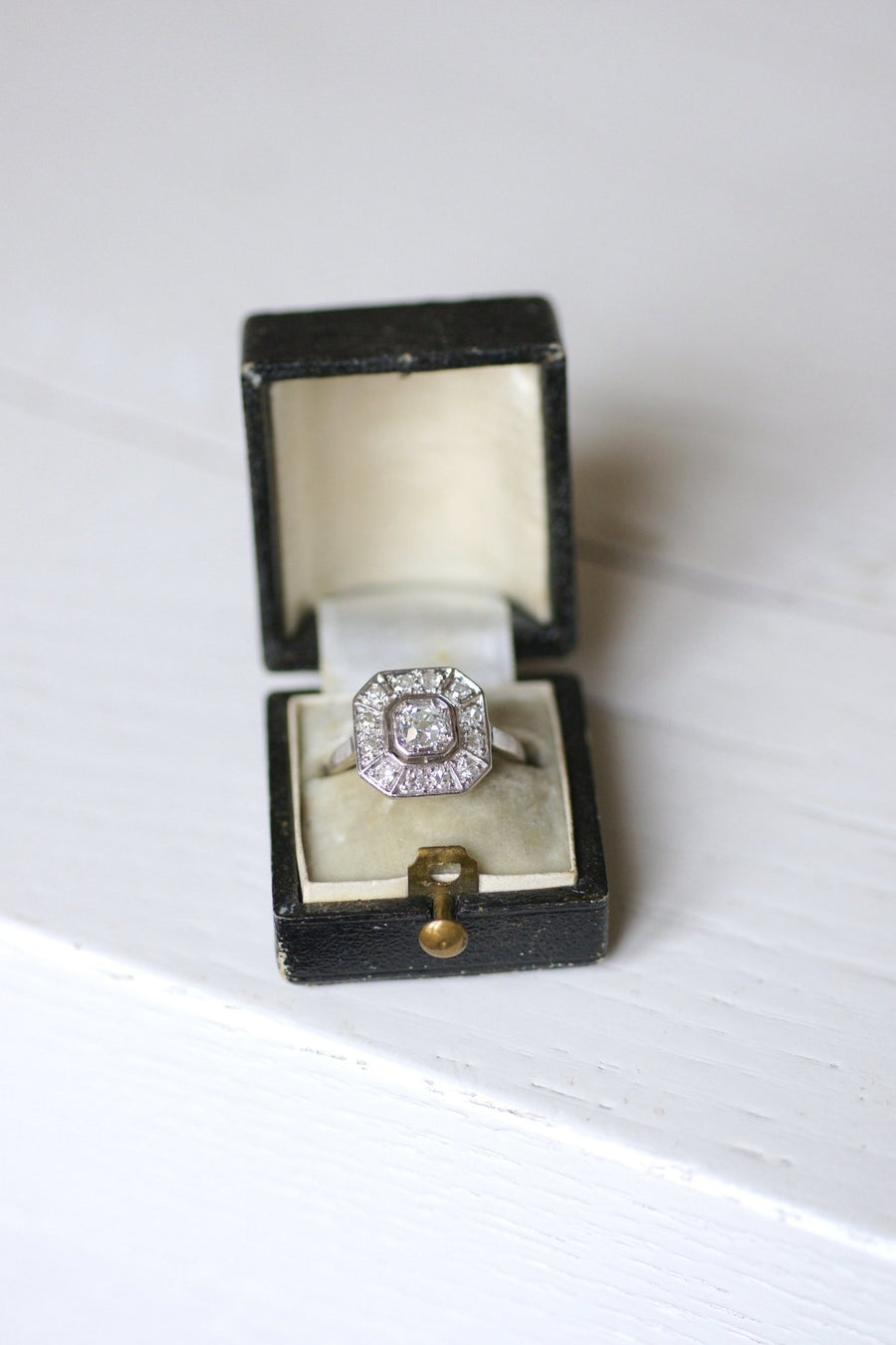 Art Deco octagonal platinum and diamond engagement ring - Galerie Pénélope