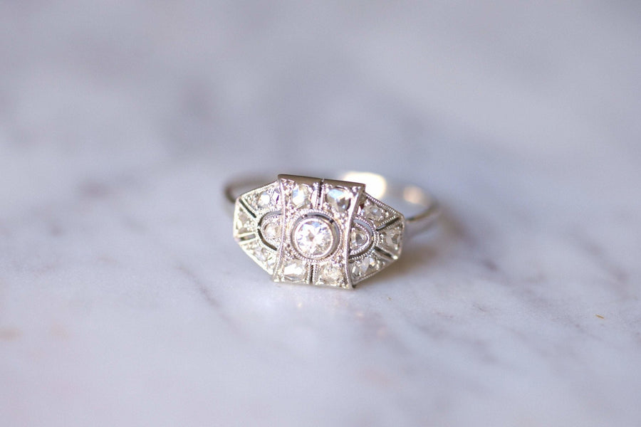 Art Deco platinum, white gold and diamonds engagement ring - Galerie Pénélope