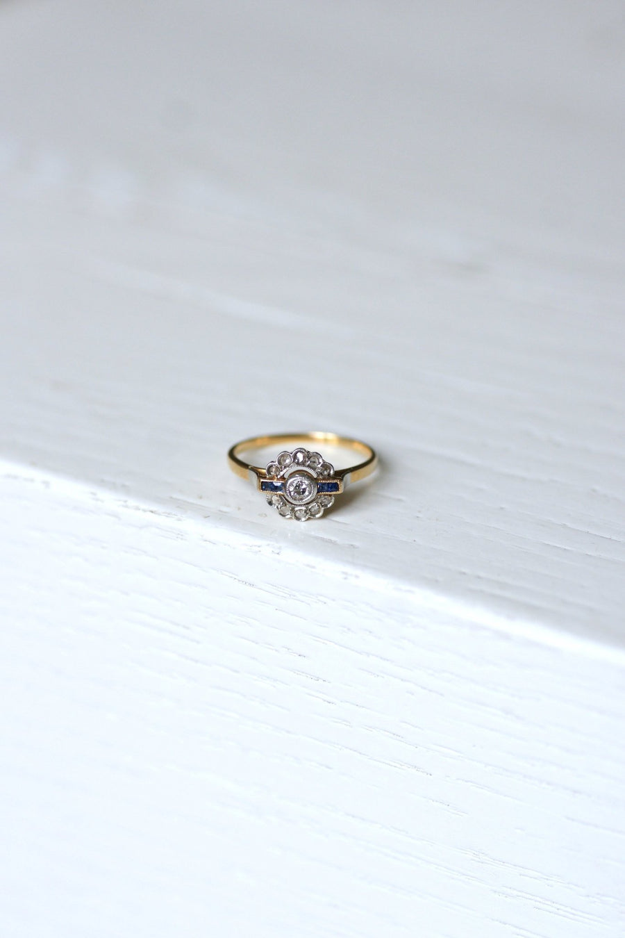 Art Deco sapphires and diamonds on gold and platinum engagement ring - Galerie Pénélope