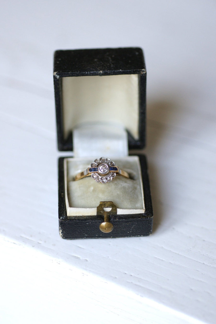 Art Deco sapphires and diamonds on gold and platinum engagement ring - Galerie Pénélope